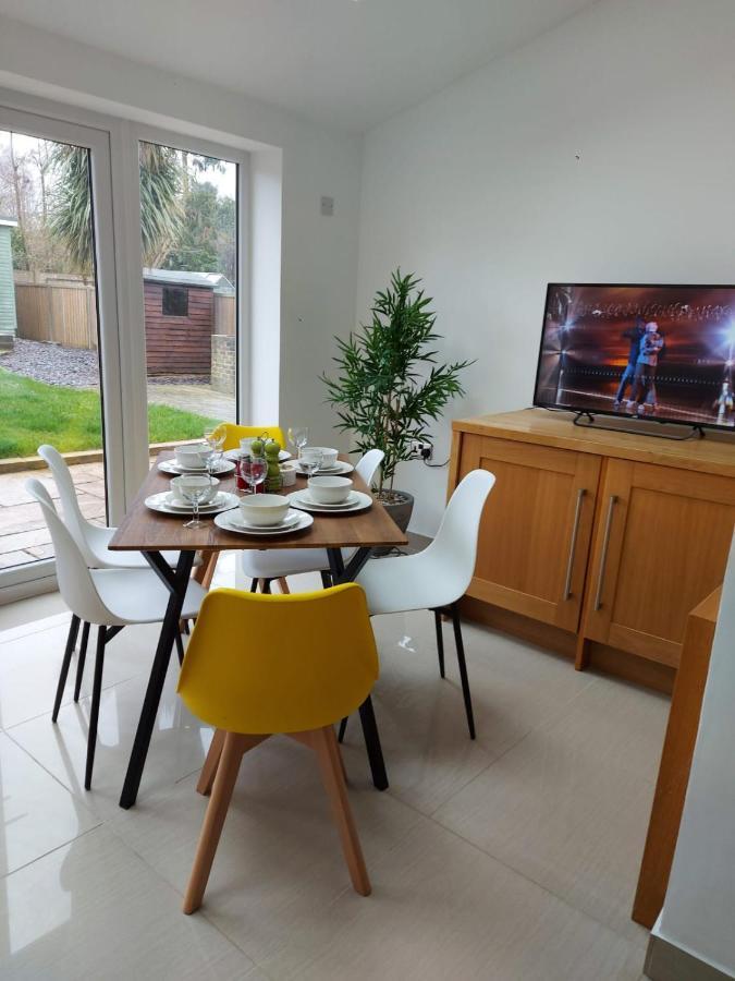 Central Ashford Stay - Contractors & Families Welcome - Free Parking Dış mekan fotoğraf